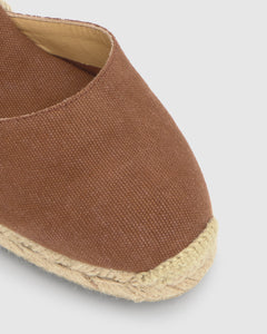Carina 8 in Pecan