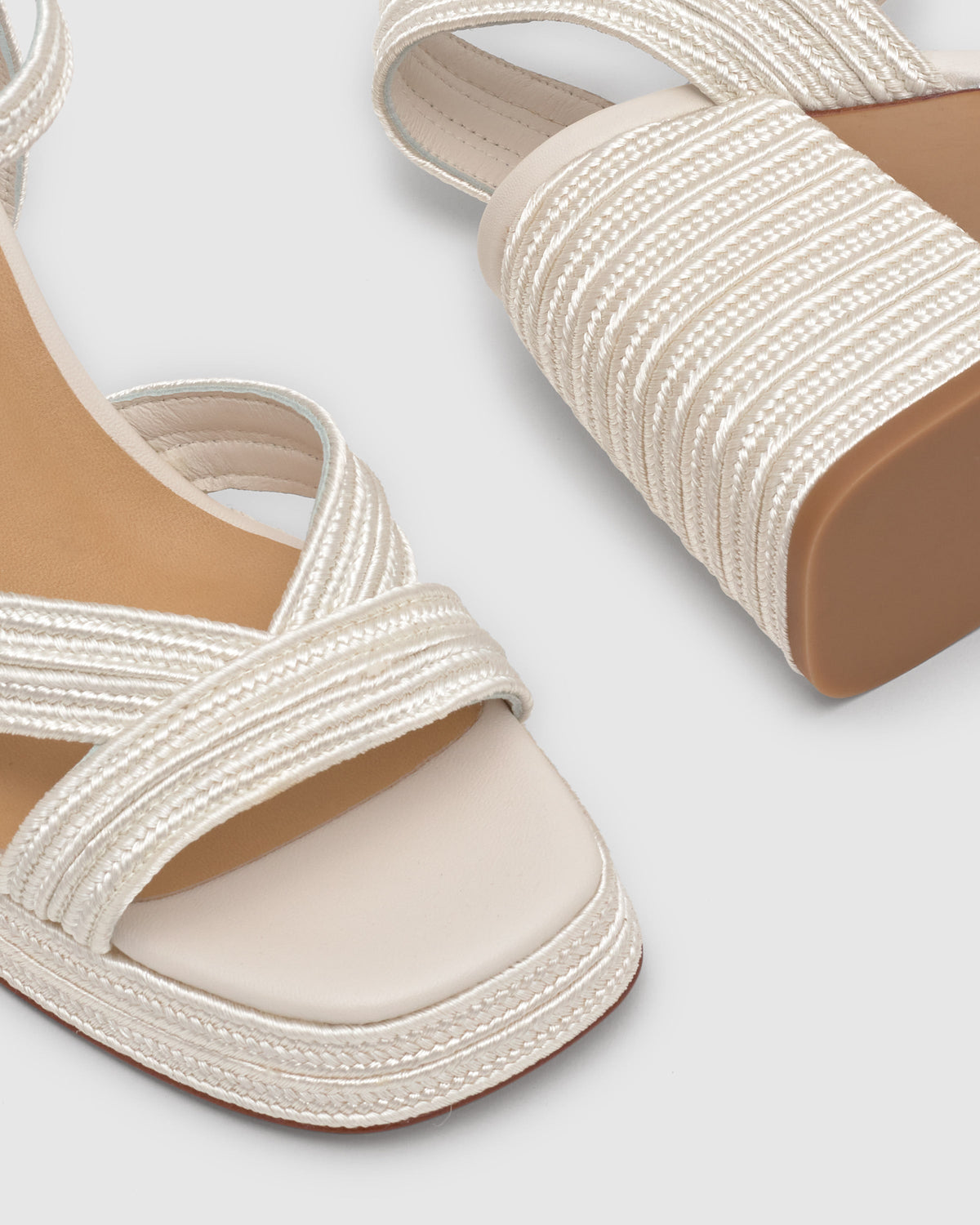 Valle in White