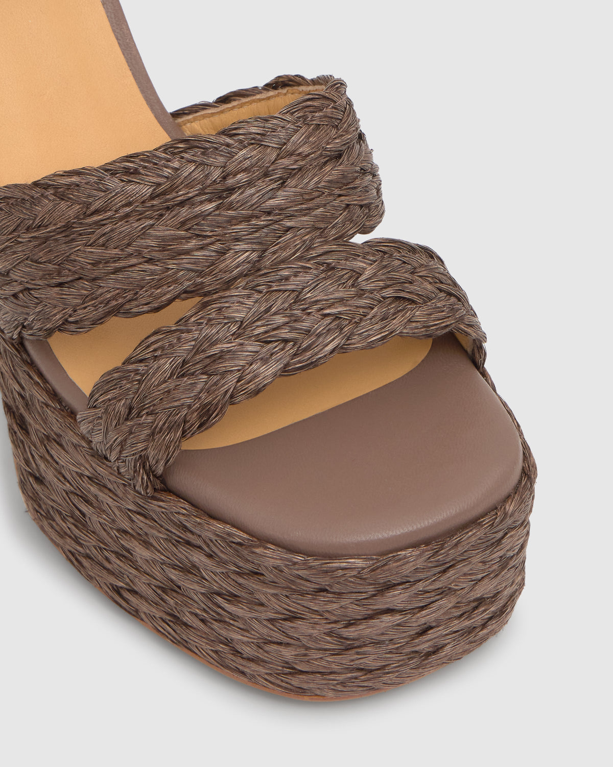 Fresa in Taupe Raffia