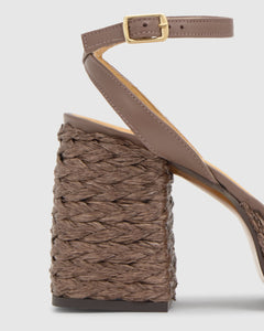 Valeriette in Taupe