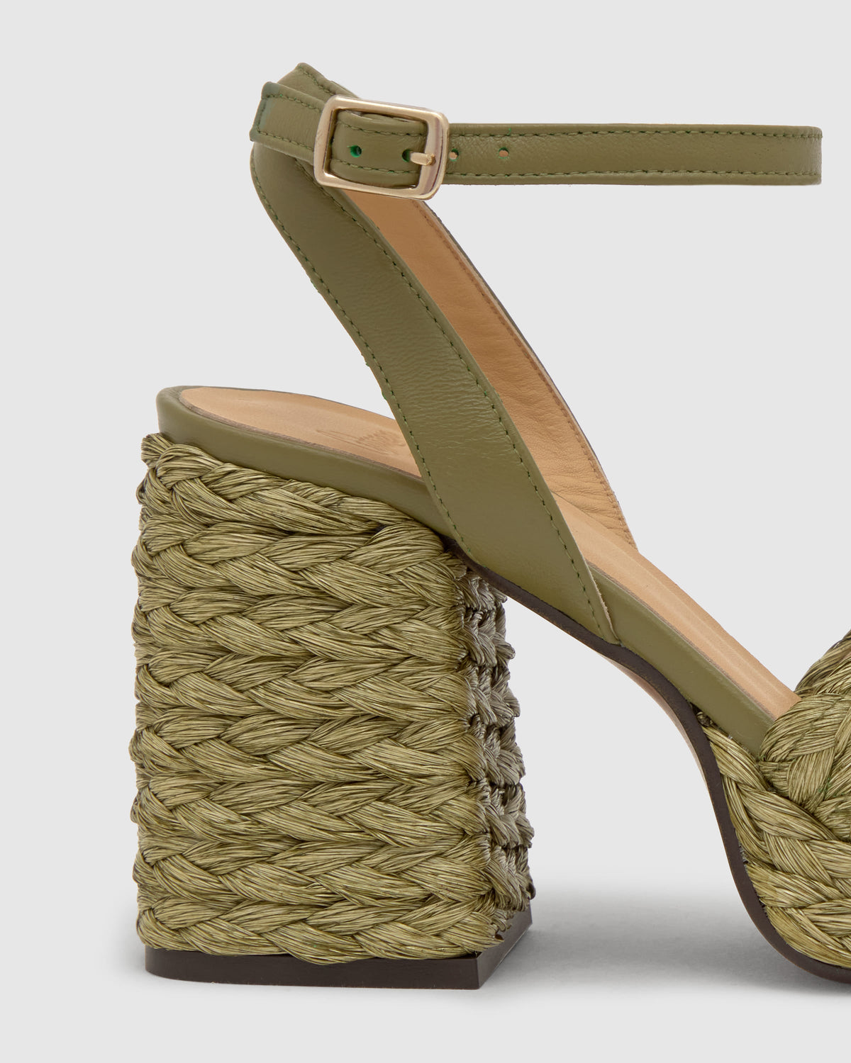 Valeriette in Olive