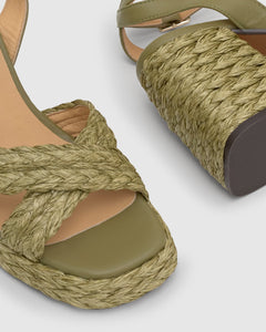 Valeriette in Olive