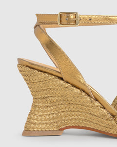 Julia in Old Gold