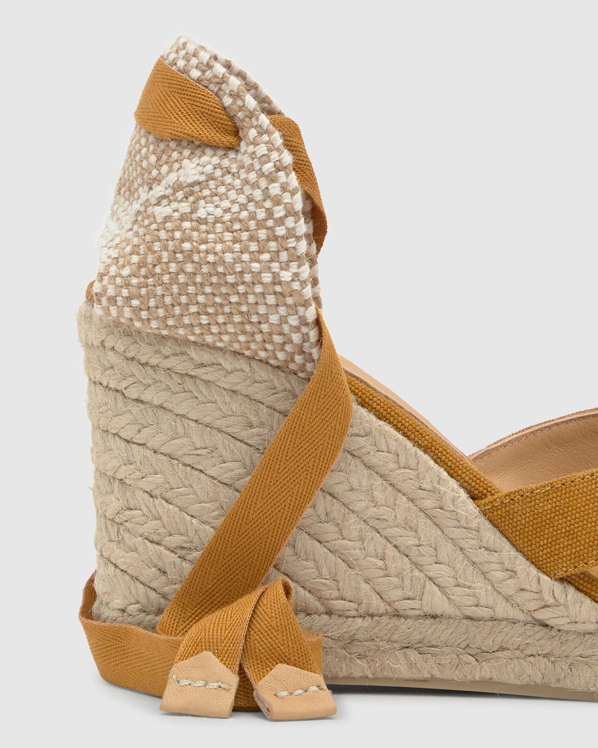 Bailey 8 in Ambar Cotton