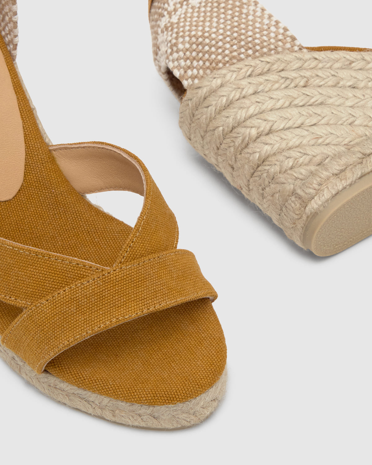 Bailey 8 in Ambar Cotton