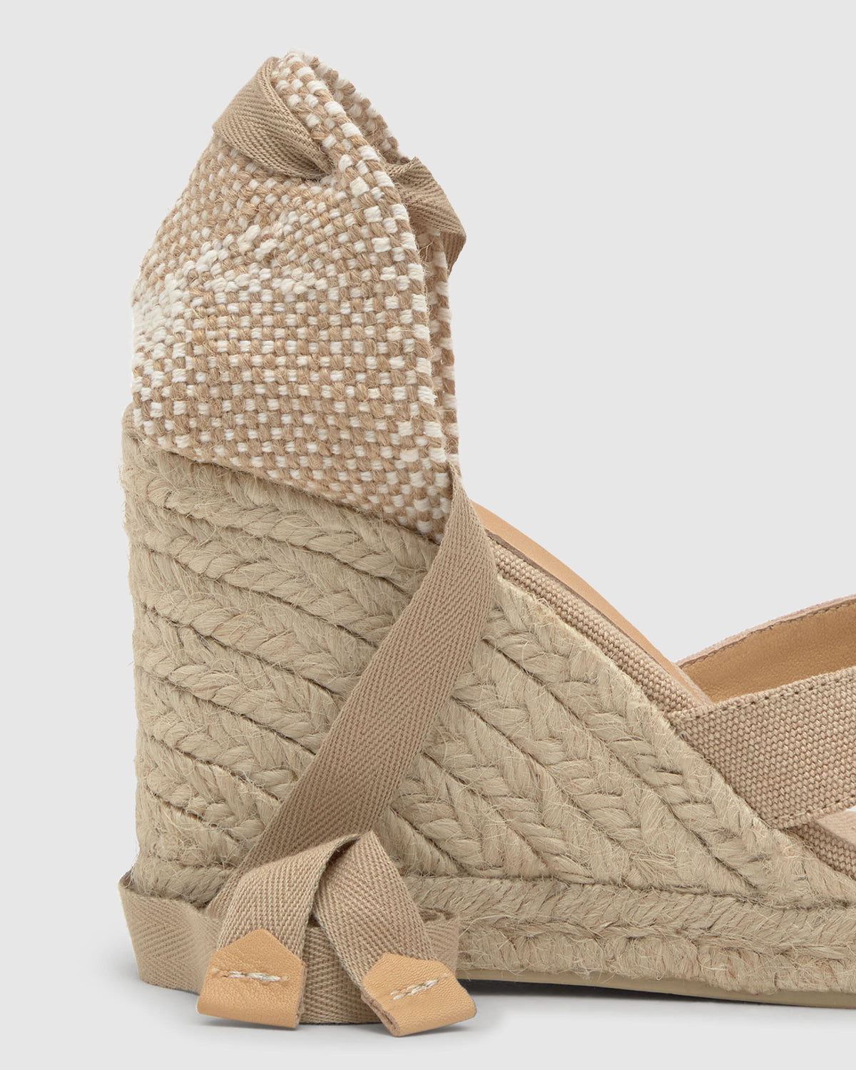 Bailey 8 in Sand Cotton