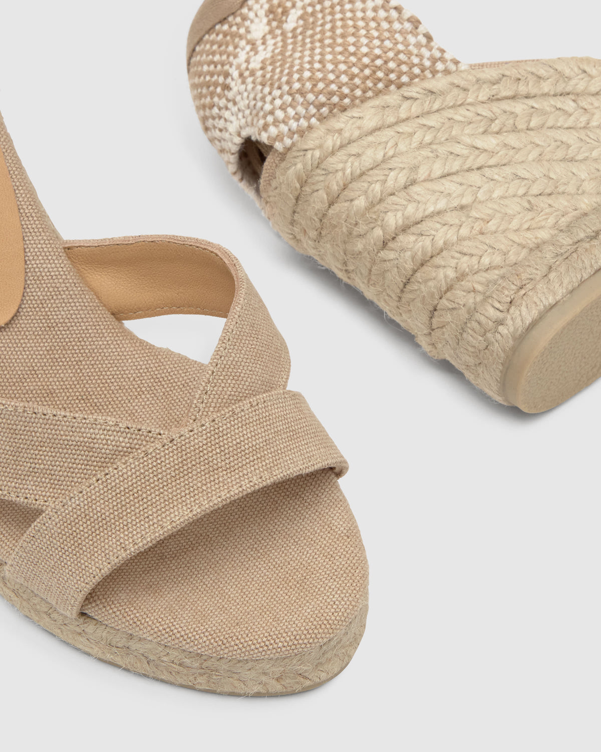 Bailey 8 in Sand Cotton