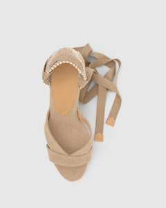 Bailey 8 in Sand Cotton