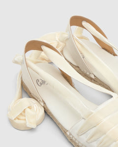Kimita in Écru Satin