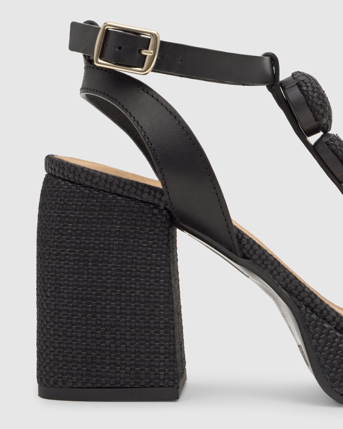 Vitto in Black