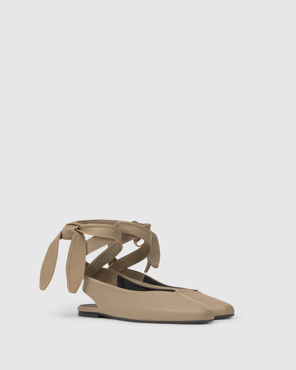 Sybil in Beige