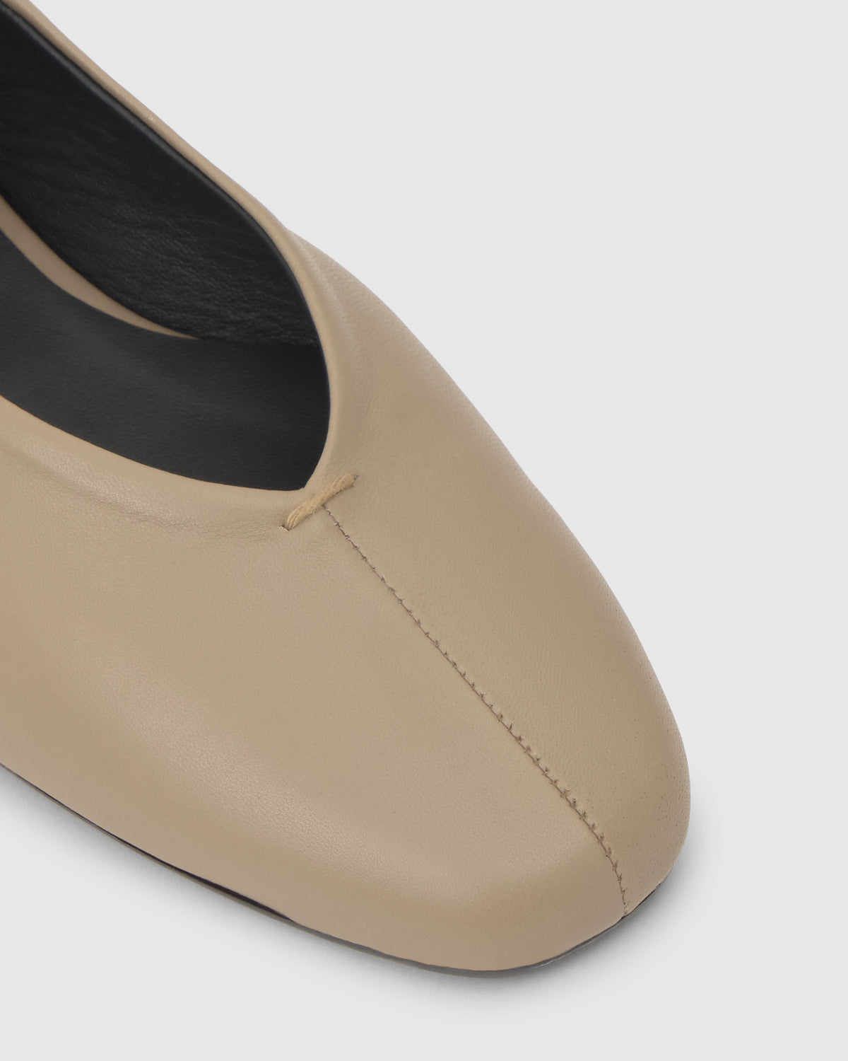 Sybil in Beige