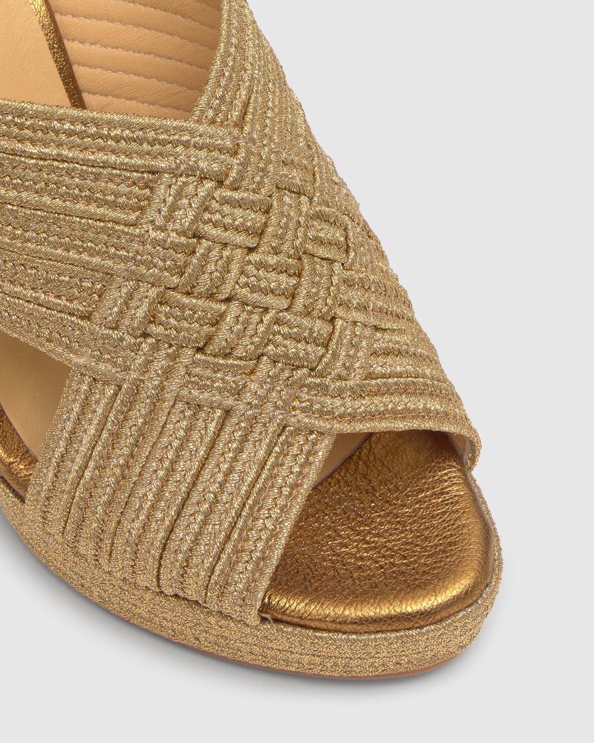 Juliet 142 in Old Gold