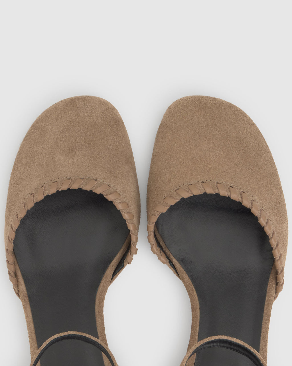 Adela in Beige