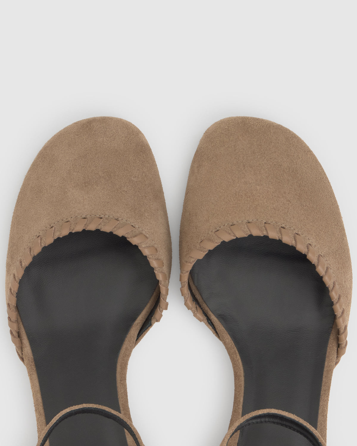 Adela in Beige
