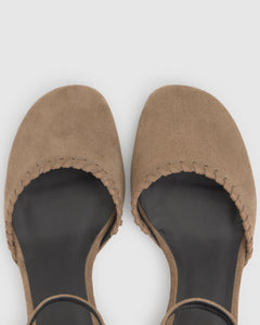 Adela in Beige