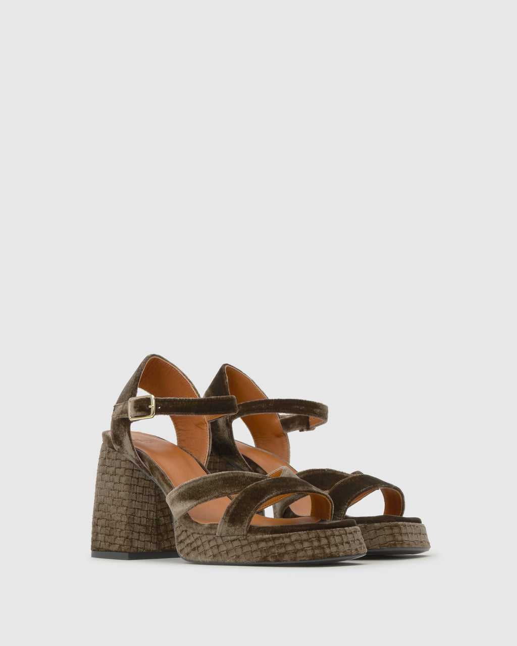 Vero in Brown
