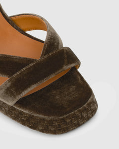 Vero in Brown