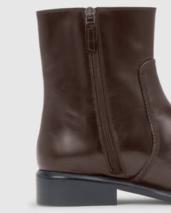 Elsa in Brown
