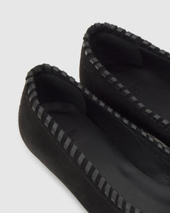 Thais in Black