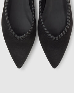 Thais in Black