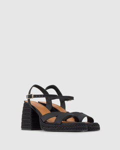 Viena in Black