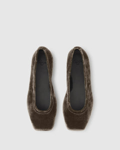 Gema in Brown