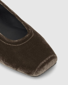Gema in Brown