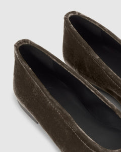 Gema in Brown