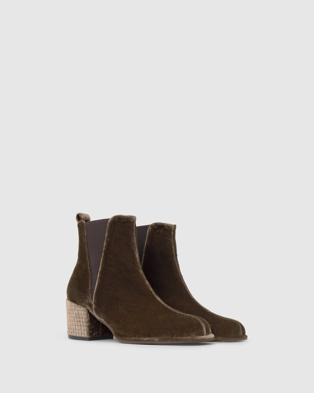 Neandra in Brown