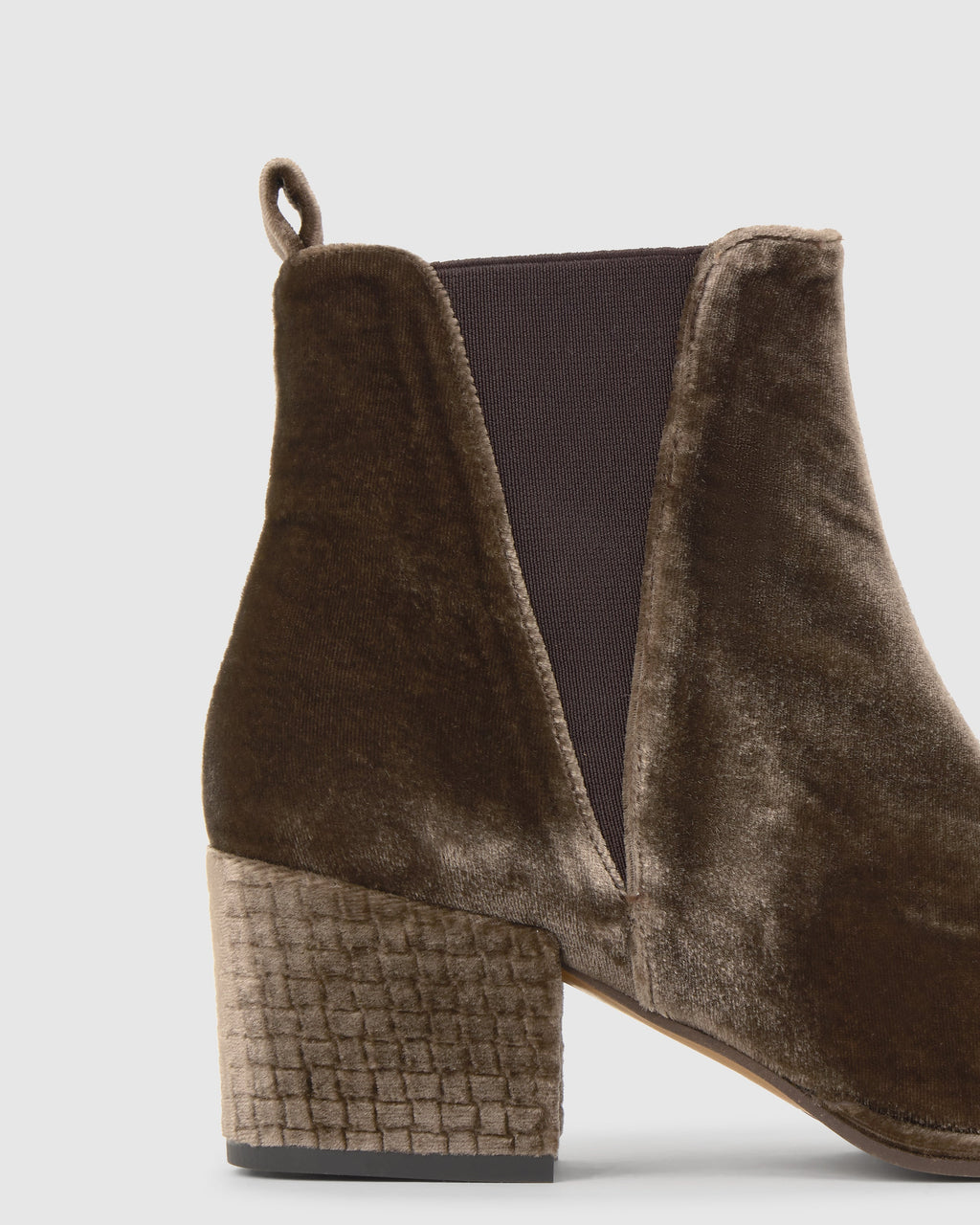 Neandra in Brown