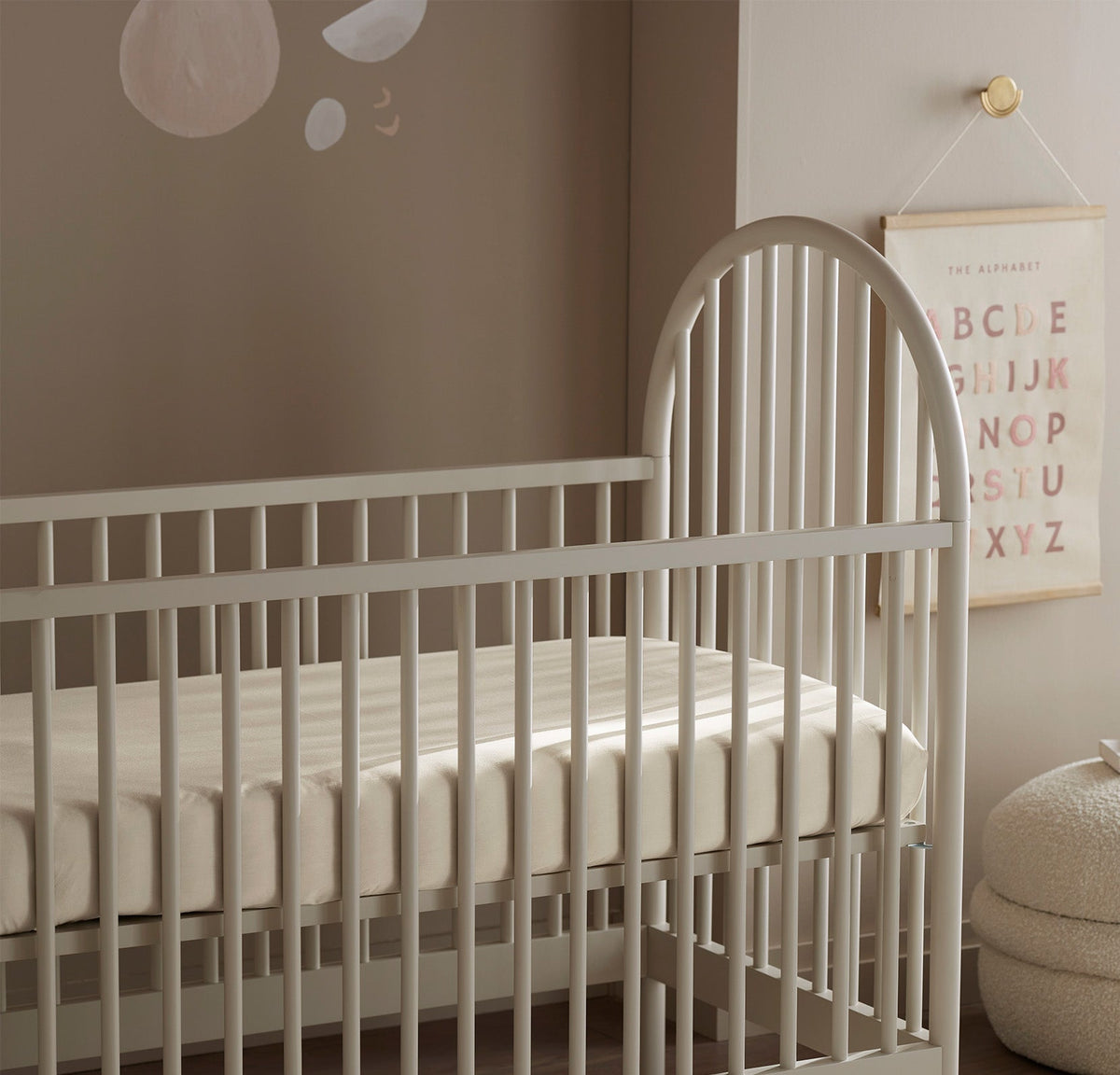 Signature Hemmed Fitted Crib Sheet in Natural