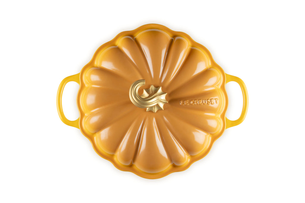 Le Creuset Signature Pumpkin Cocotte, 4 qt., Nectar