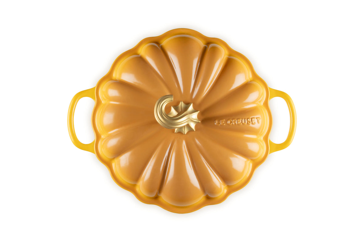 Le Creuset Signature Pumpkin Cocotte, 4 qt., Nectar