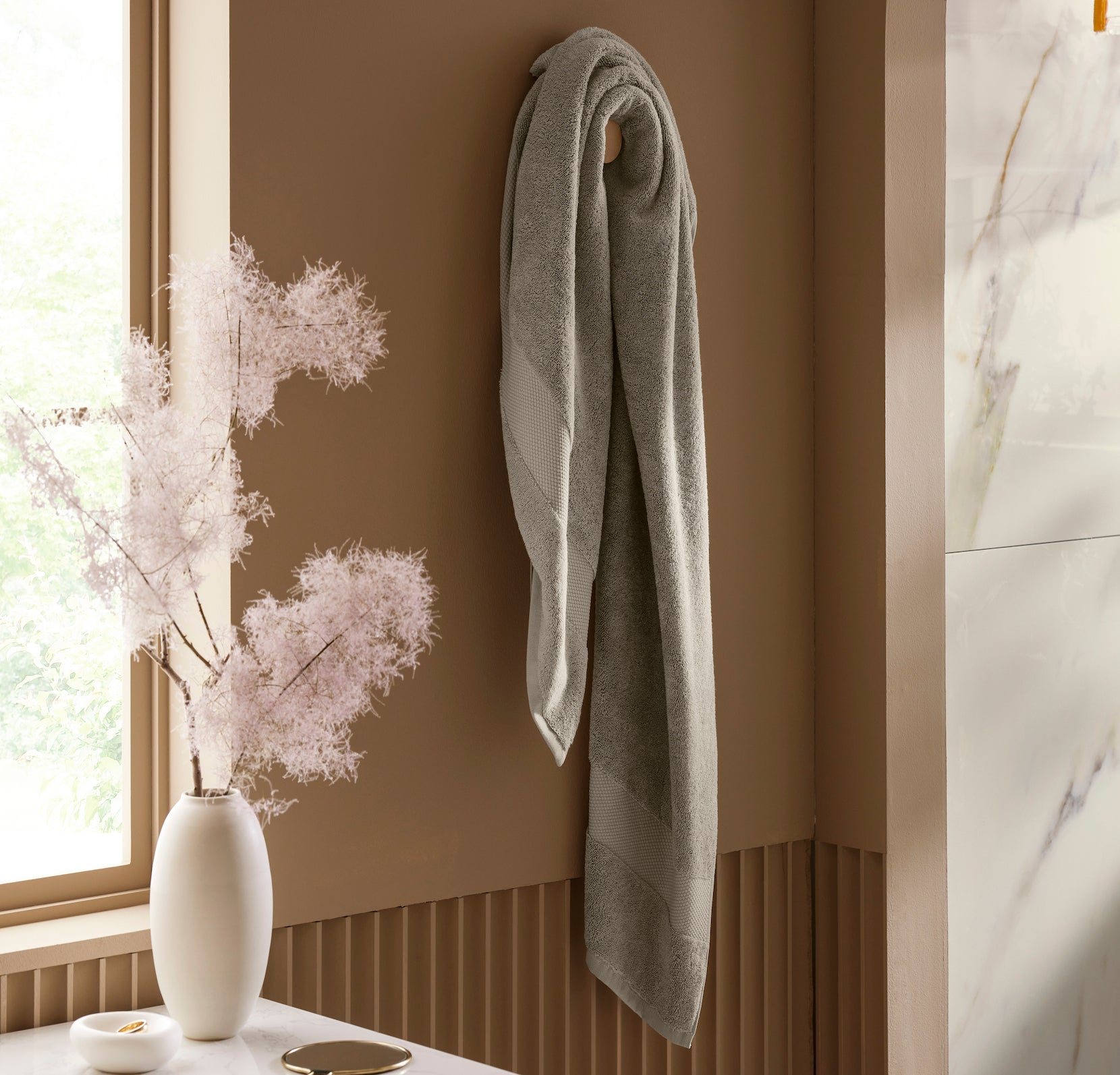 Plush Bath Towel in Oak