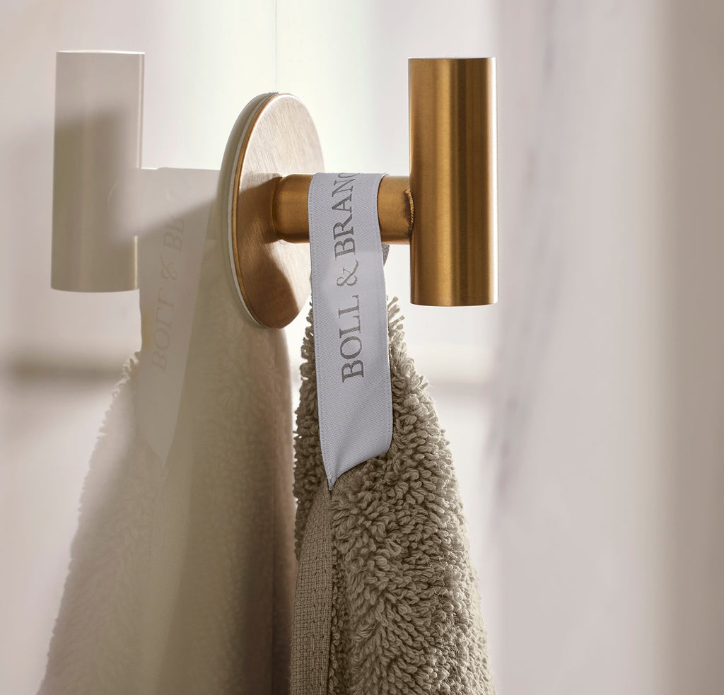 Plush Bath Towel in Oak