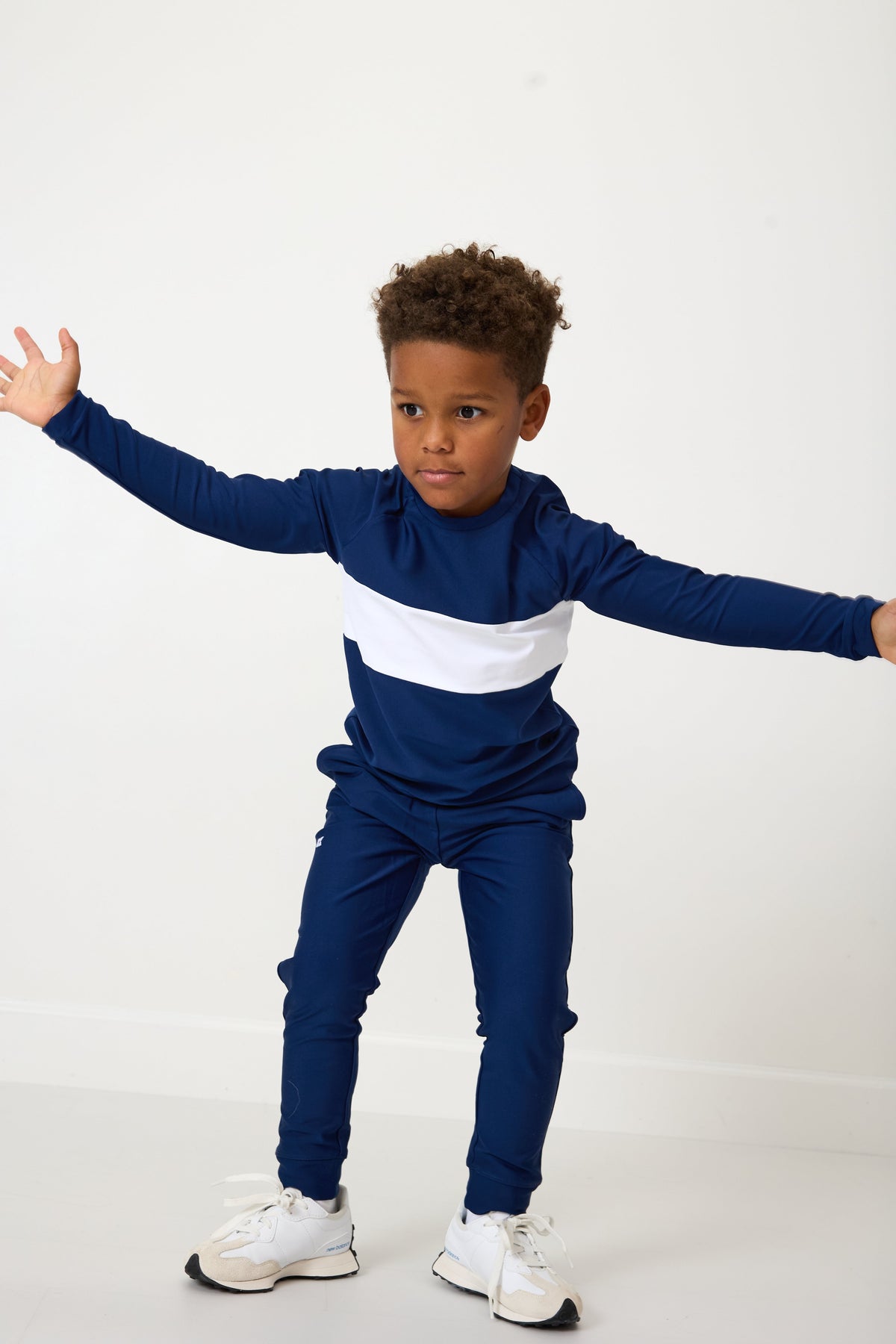 Pullover in Navy & White