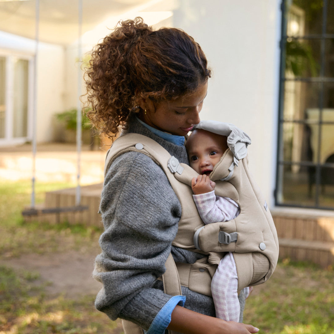 Baby Carrier Hold in Woven Sand Gray