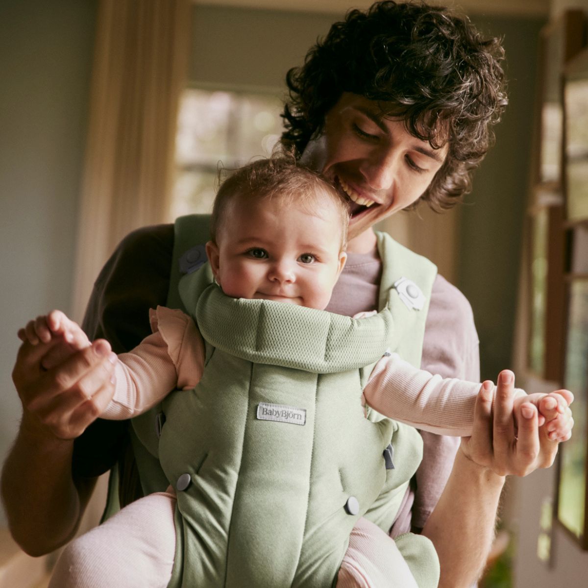 Baby Carrier Hold in Woven Light Green