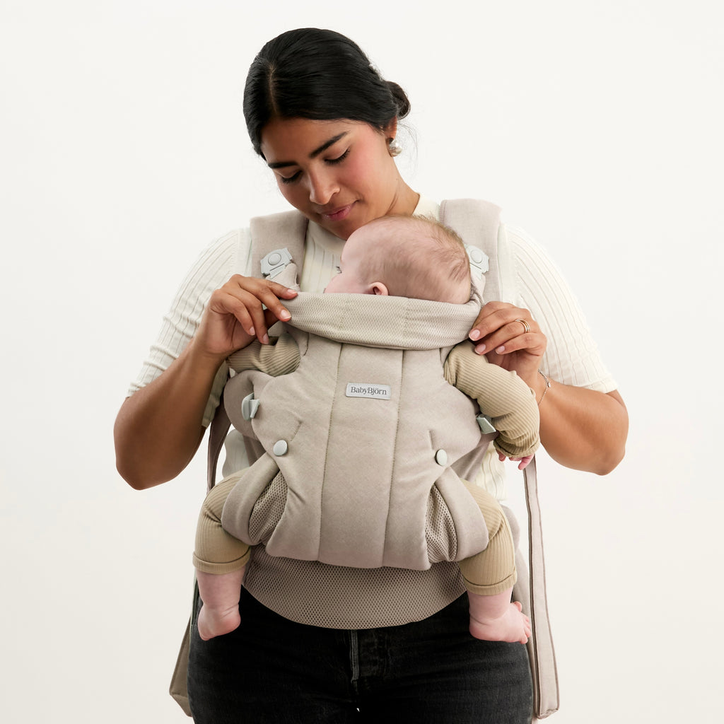 Baby Carrier Hold in Woven Sand Gray