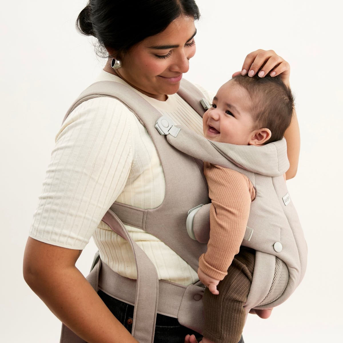 Baby Carrier Hold in Woven Sand Gray