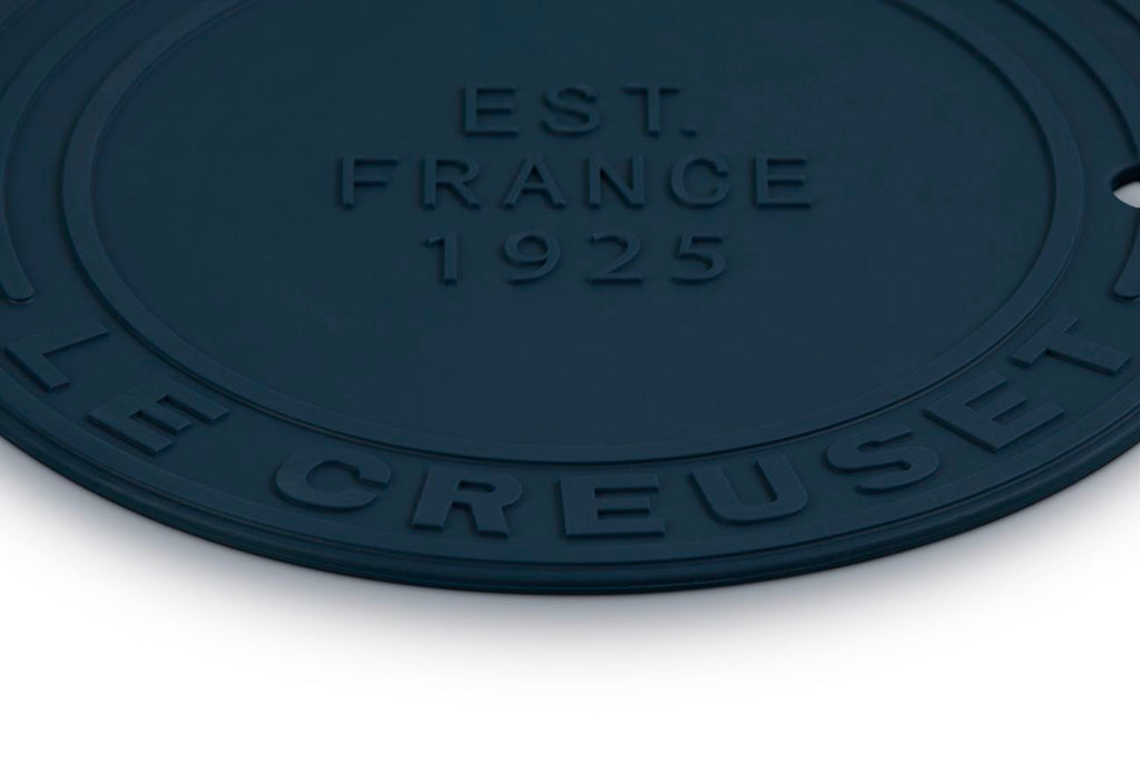 Trivet in Nuit