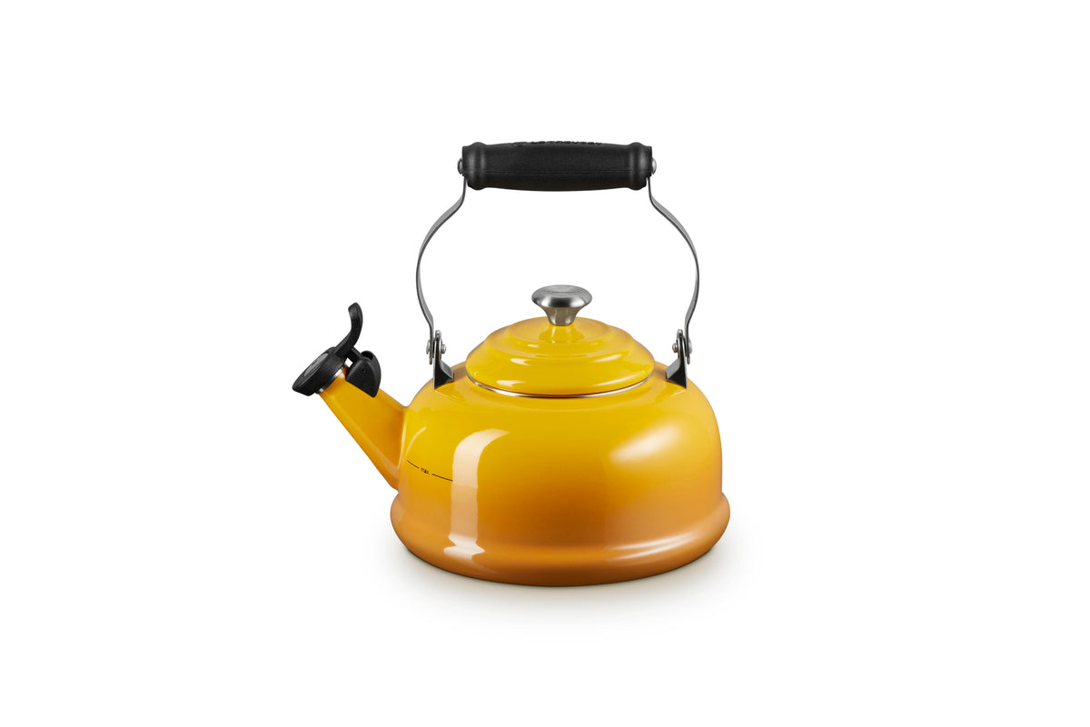 Le Creuset Classic Whistling Kettle, 1.7 qt., Nectar