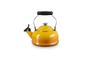Le Creuset Classic Whistling Kettle, 1.7 qt., Nectar