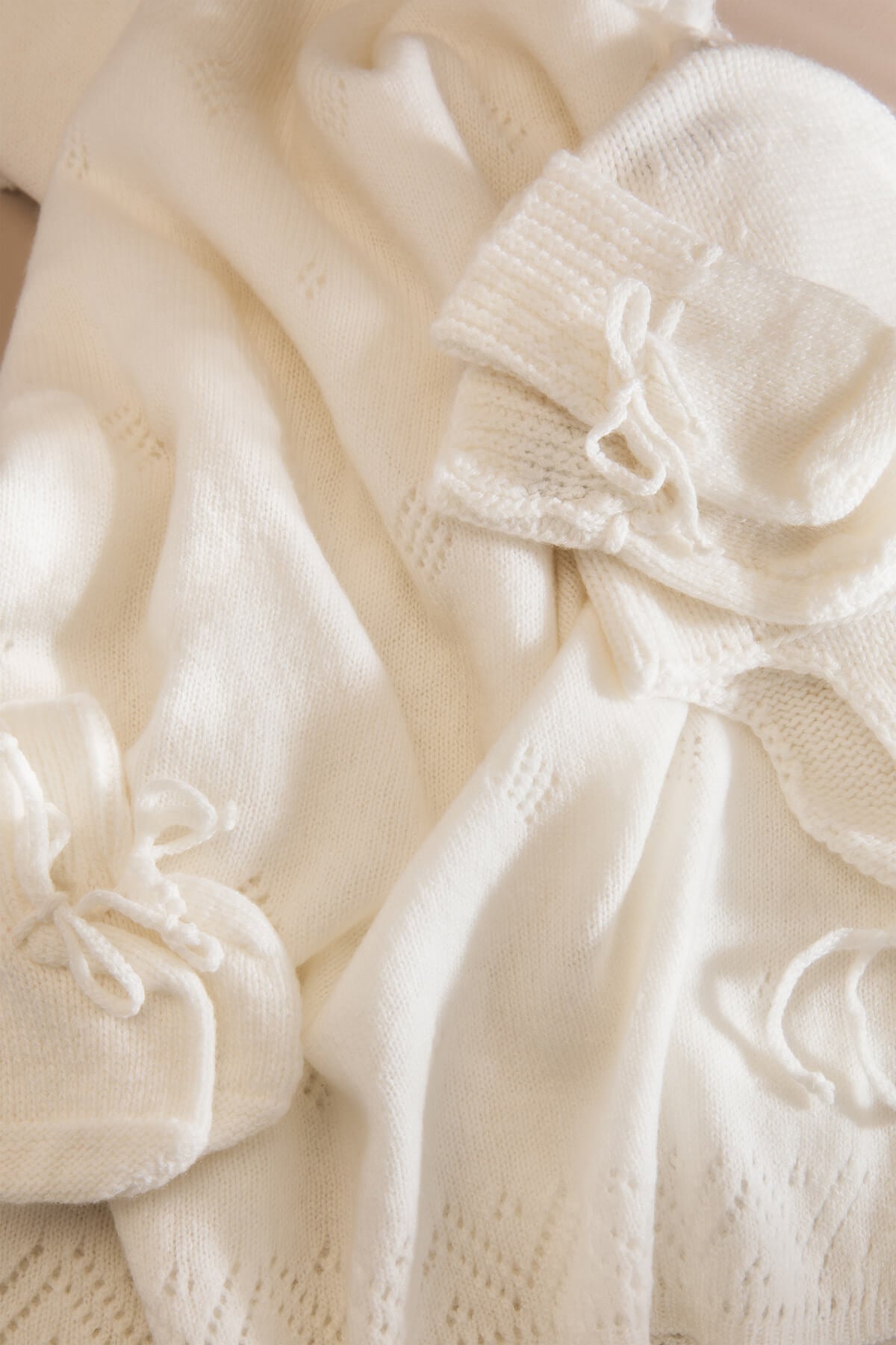 Baby's White Cashmere Gift Set