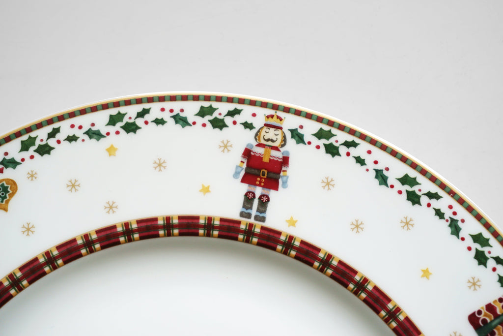 Prouna Nutcracker Dinner Plate Detail Photo