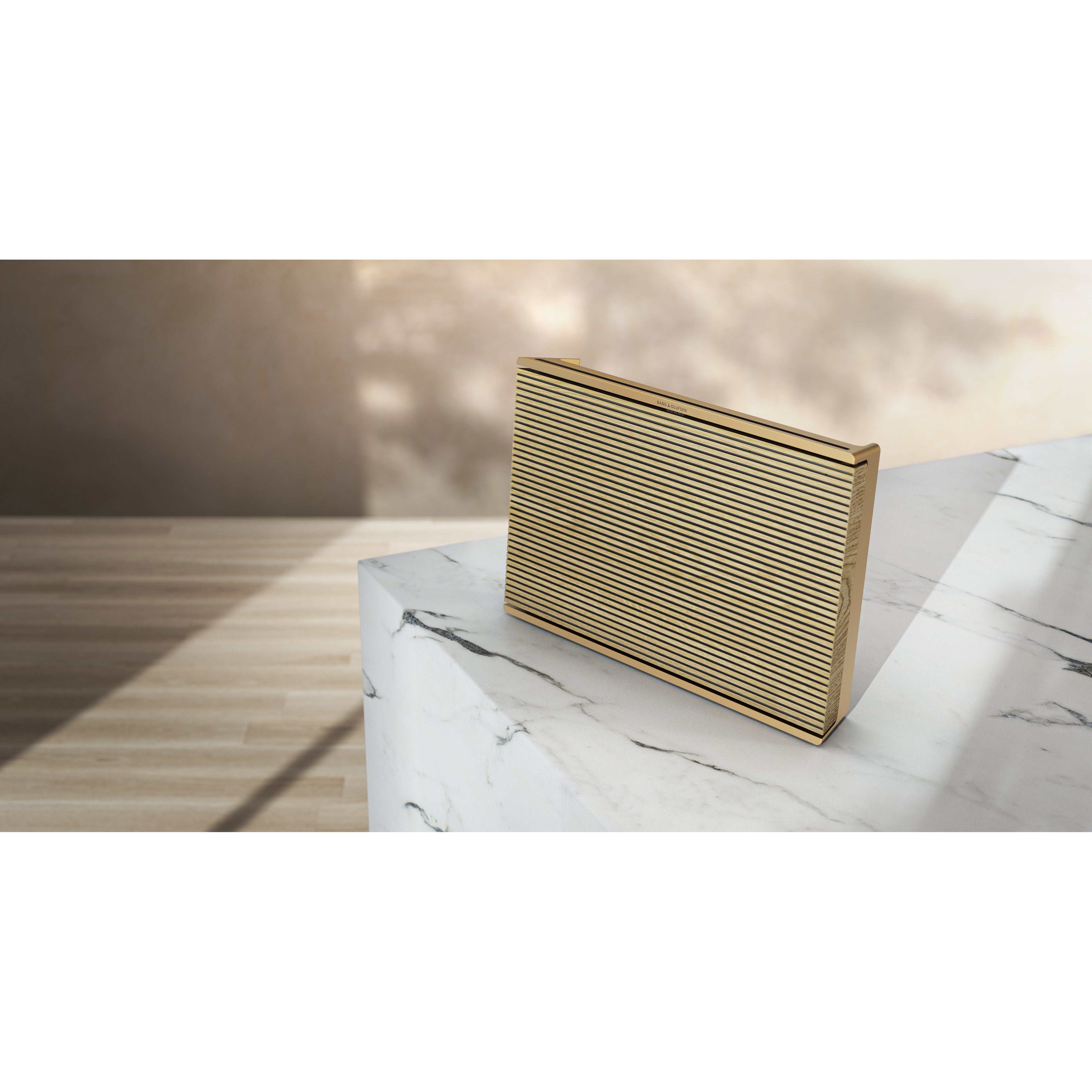スピーカー・ウーファー Bang & Olufsen Beosound LEVEL(Gold tone) Beosound Level Portable Wifi Speaker in Gold Tone Aluminum/Light