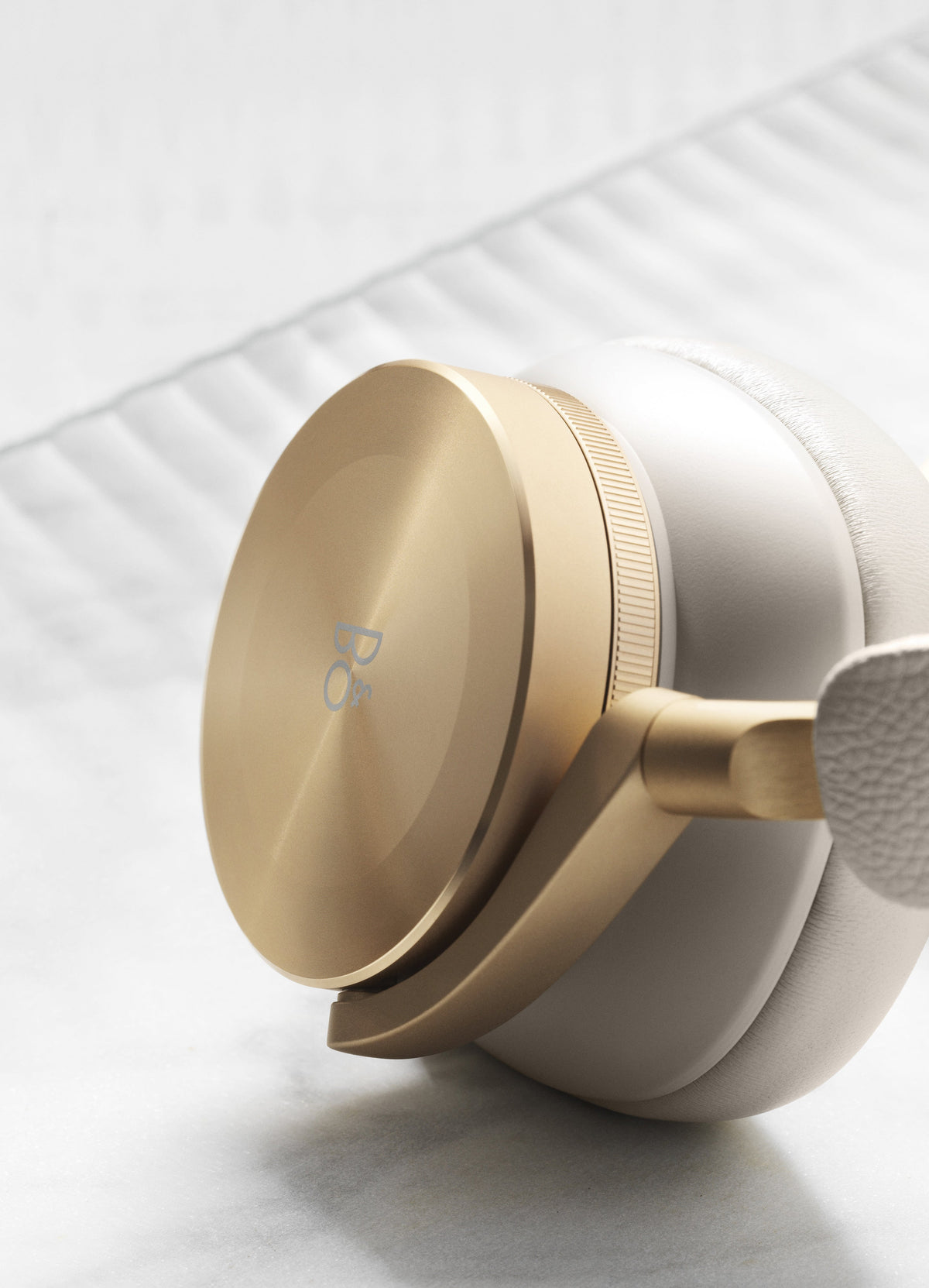 Beoplay H95 Adaptive ANC Headphones in Gold