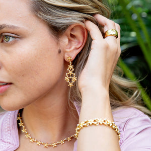 Jasmine Drop Earrings in Pearl