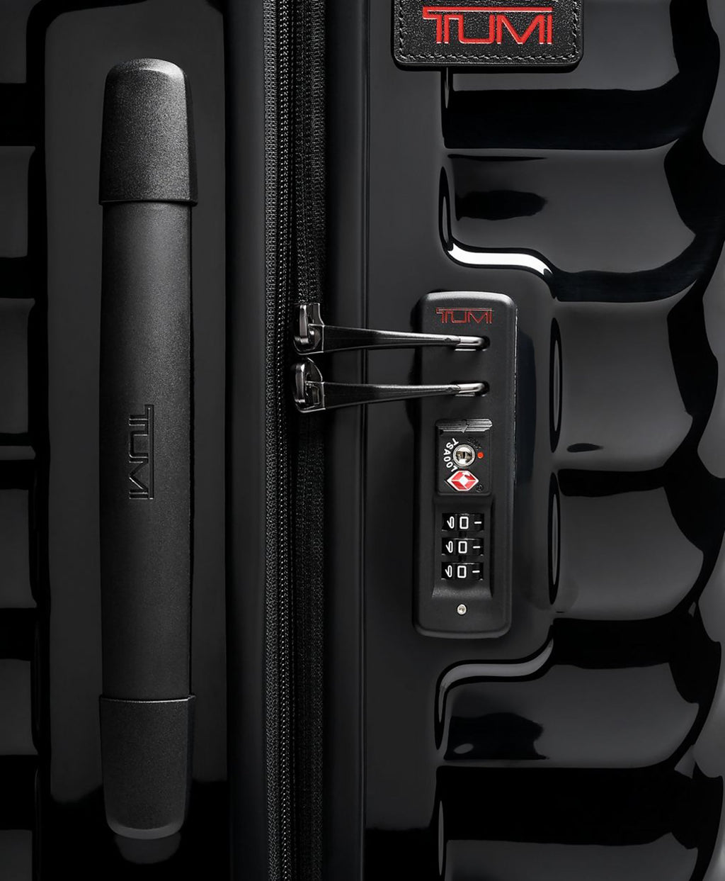 19 Degree Extended Trip Expandable 4-Wheeled Packing Case